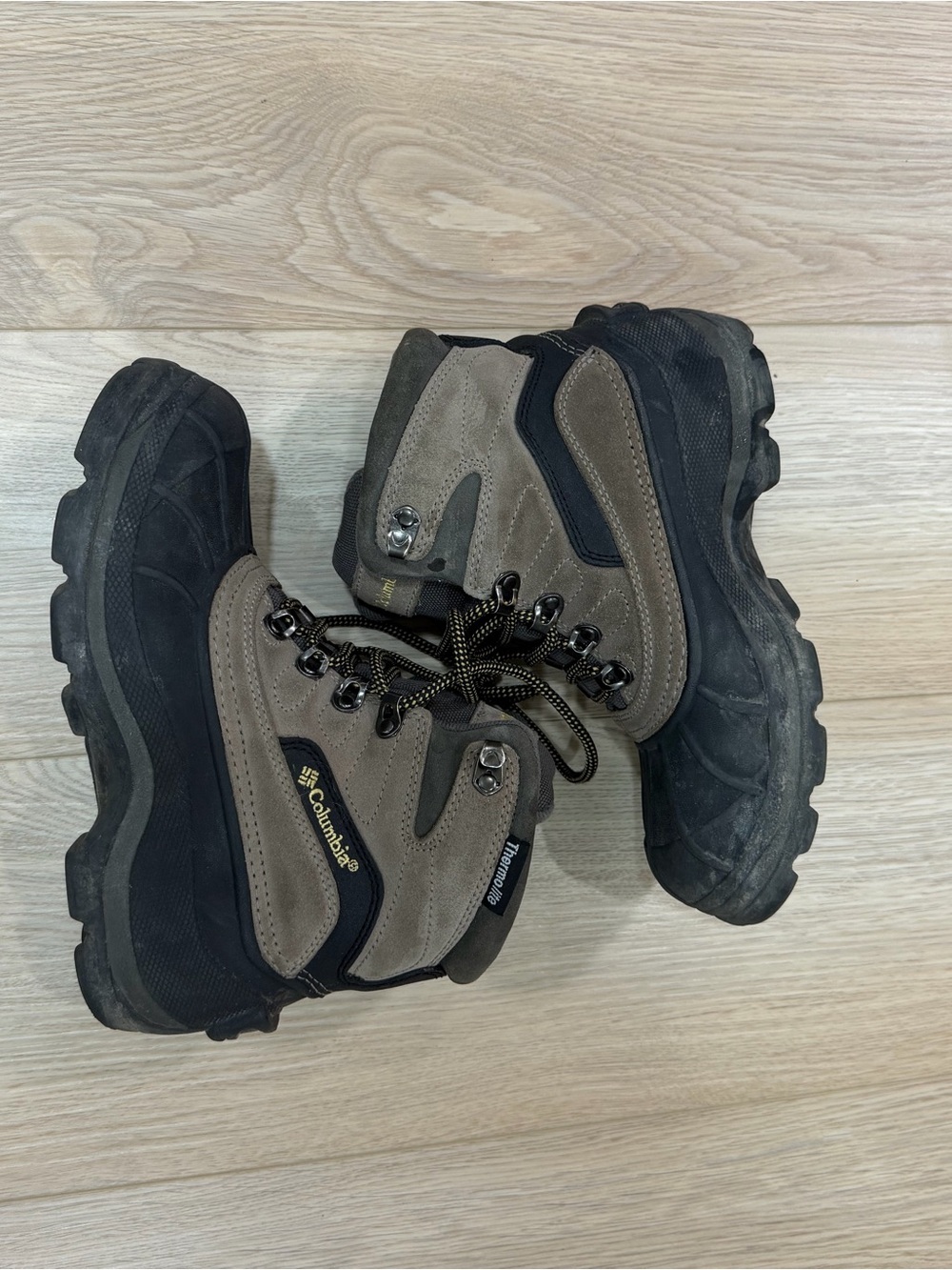 Columbia Cascadian Women’s Hiking Boots -